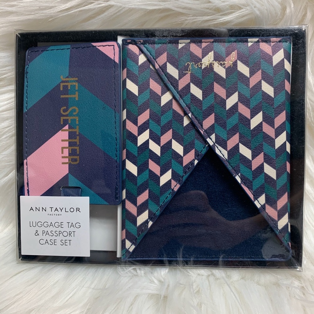 NWT Ann Taylor Factory Passport & Luggage Tag Set